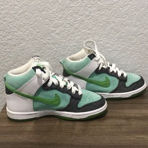 nike women's shoes grey and mint green